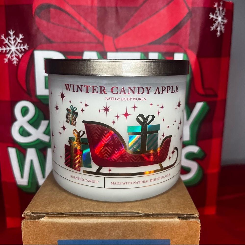 Winter Candy Apple NEW In Gift box Bath And Body Works 3 Wick Candle